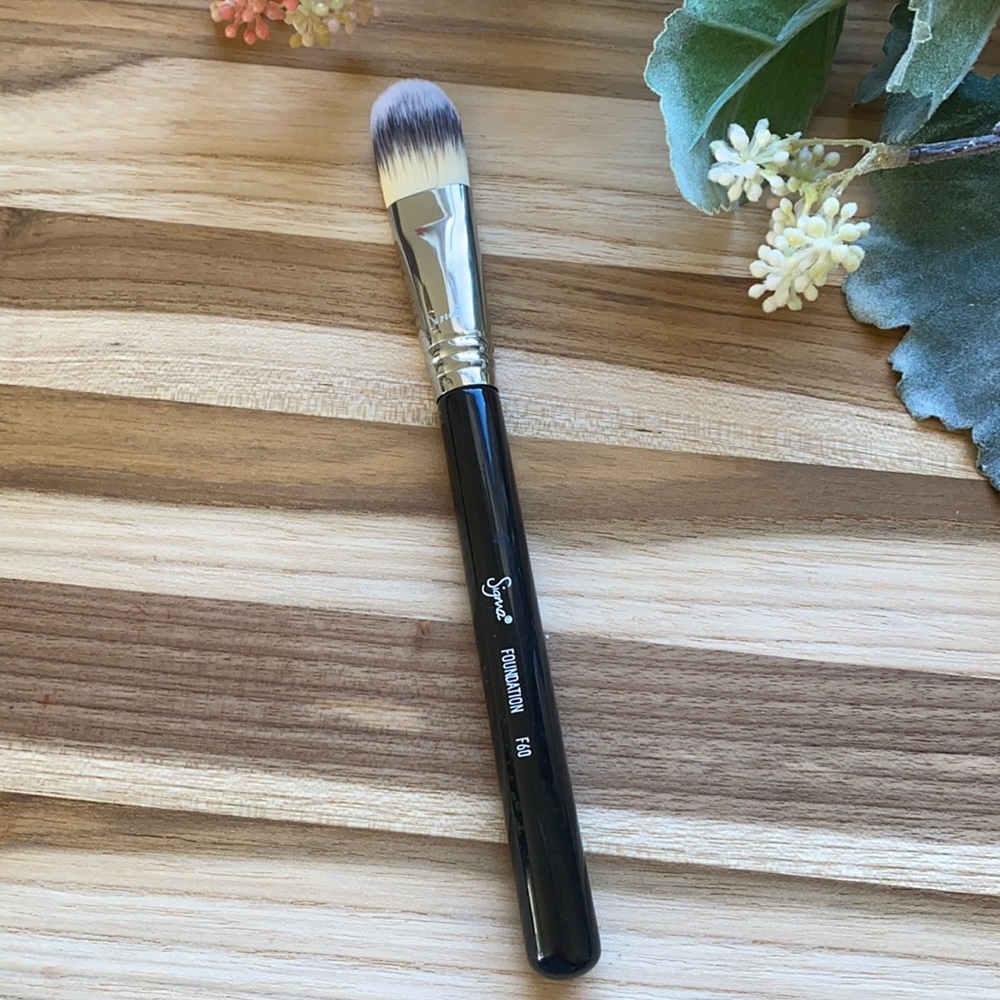 Sigma Foundation Brush F60